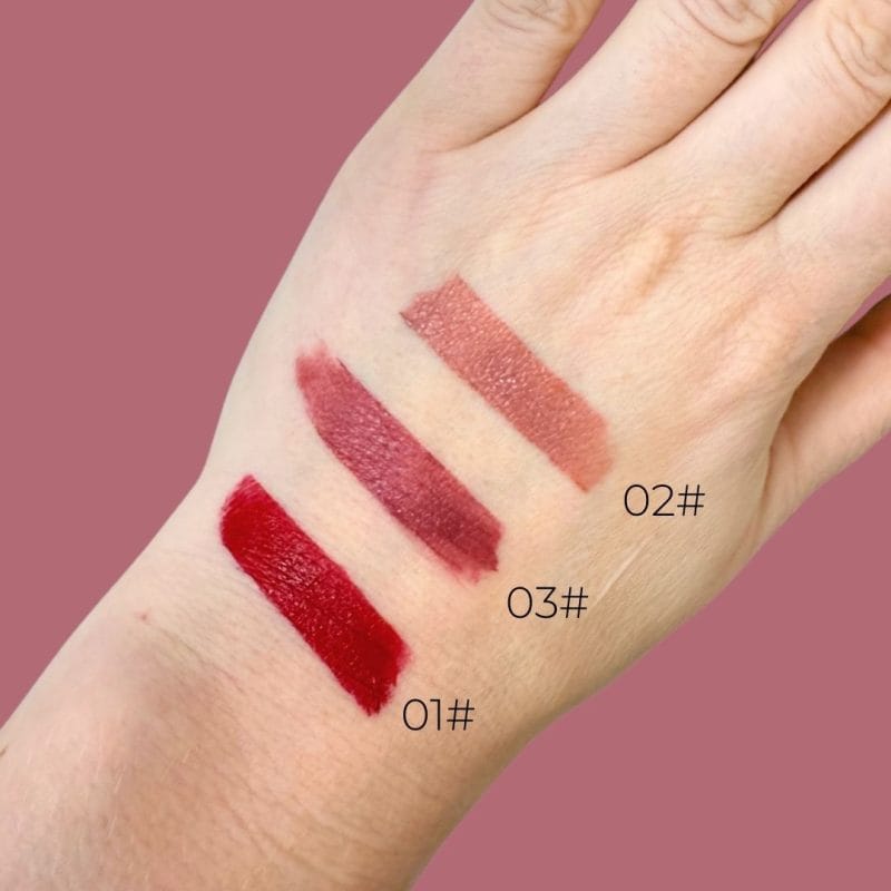 VERTA MILIJONO „BOLD BLOOM“ JUODO Blakstienų tušo ir 02 NUDE lūpdažio rinkinys NB dėžutėje