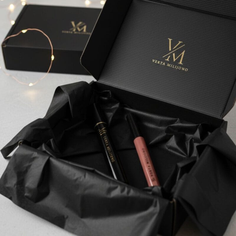 VERTA MILIJONO „BOLD BLOOM“ JUODO Blakstienų tušo ir 02 NUDE lūpdažio rinkinys NB dėžutėje